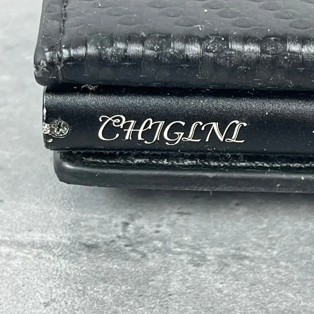 CHIGLN Mens Black Carbon Fiber RFID Blocking Wallet with AirTag‎ Holder